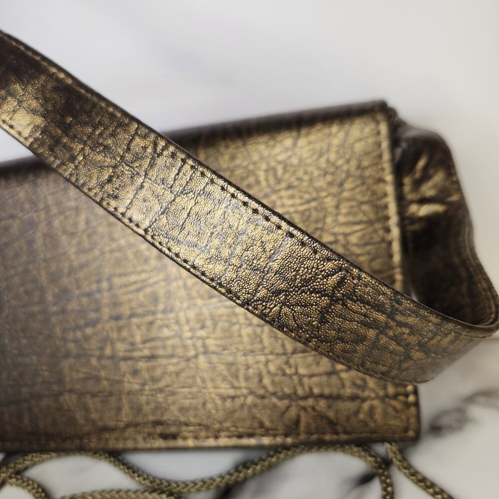 BIJOUX TERNER WOMENS SHINY GOLDEN BROWN CLUTCH BAG - Picture 3 of 13